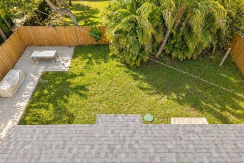 House in Miami, Florida 3 bedrooms, 123.19 sq.m. № 2073655 - photo 17