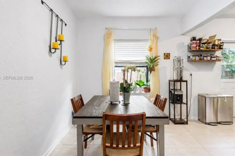 House in Miami, Florida 3 bedrooms, 123.19 sq.m. № 2073655 - photo 7