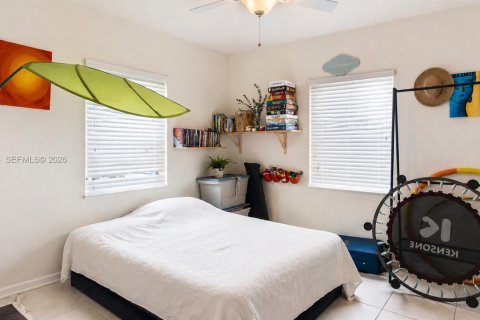 House in Miami, Florida 3 bedrooms, 123.19 sq.m. № 2073655 - photo 13