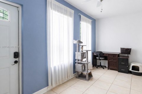 House in Miami, Florida 3 bedrooms, 123.19 sq.m. № 2073655 - photo 3