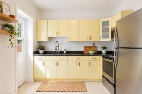 House in Miami, Florida 3 bedrooms, 123.19 sq.m. № 2073655 - photo 8