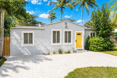 House in Miami, Florida 3 bedrooms, 123.19 sq.m. № 2073655 - photo 2