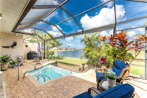Villa ou maison à vendre à Punta Gorda, Floride: 2 chambres, 201.41 m2 № 2133699 - photo 2