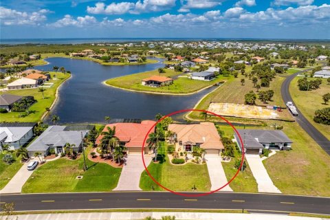 Casa en Punta Gorda, Florida 2 dormitorios, 201.41 m2 № 2133699