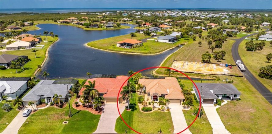 Villa ou maison à Punta Gorda, Floride 2 chambres, 201.41 m2 № 2133699