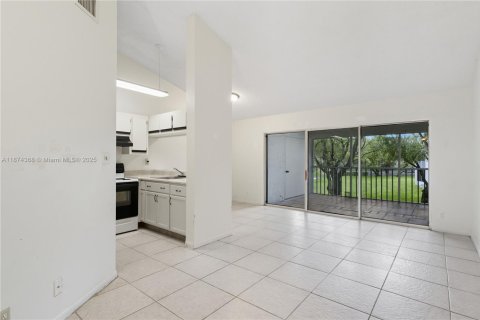 Купить кондоминиум в Майами, Флорида 1 спальня, 80.08м2, № 1925820 - фото 2