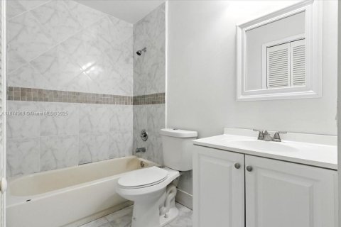 Купить кондоминиум в Майами, Флорида 1 спальня, 80.08м2, № 1925820 - фото 7