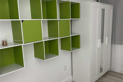 Condo in Miami, Florida, 2 bedrooms  № 2019815 - photo 16