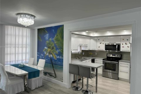 Condo in Miami, Florida, 2 bedrooms  № 2019815 - photo 6