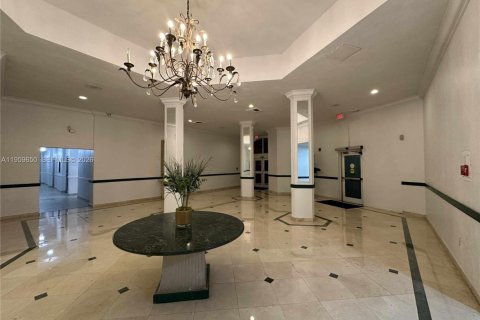 Condo in Miami, Florida, 2 bedrooms  № 2019815 - photo 10