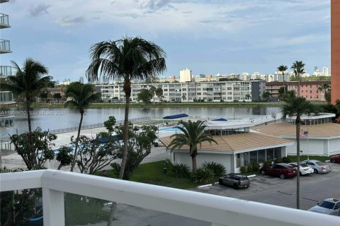 Кондоминиум с 2 спальнями в Майами, Флорида № 2019815