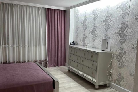 Condo in Miami, Florida, 2 bedrooms  № 2019815 - photo 15