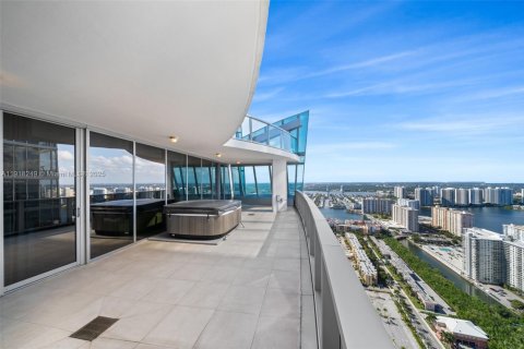 Купить кондоминиум в Санни-Айлс-Бич, Флорида 6 спален, 774.06м2, № 1974811 - фото 19