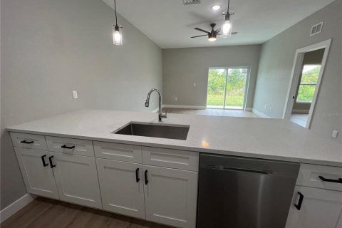 Villa ou maison à louer à Port Charlotte, Floride: 3 chambres, 111.48 m2 № 1827844 - photo 5