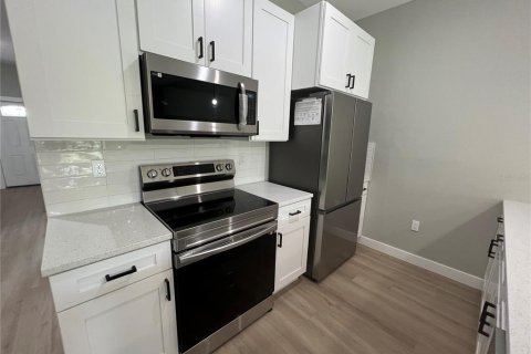 Villa ou maison à louer à Port Charlotte, Floride: 3 chambres, 111.48 m2 № 1827844 - photo 2