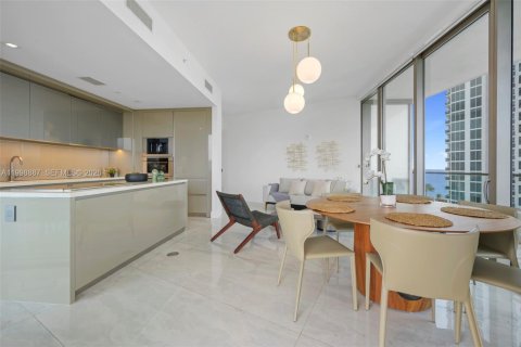 Copropriété à vendre à Sunny Isles Beach, Floride: 2 chambres, 101.64 m2 № 2243975 - photo 11