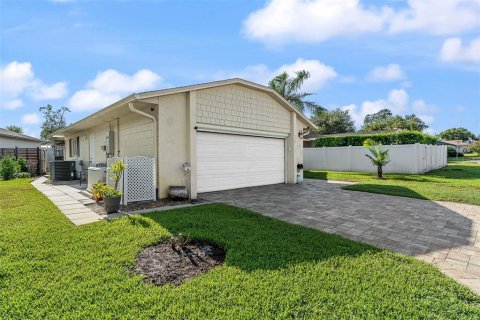 Villa ou maison à vendre à Sanford, Floride: 2 chambres, 137.4 m2 № 2312697 - photo 13