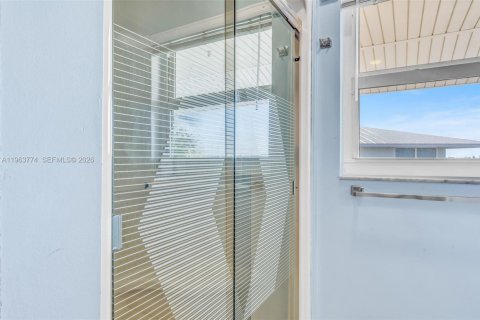 Condo in Marathon, Florida, 2 bedrooms  № 2026230 - photo 20