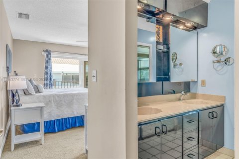Condo in Marathon, Florida, 2 bedrooms  № 2026230 - photo 19