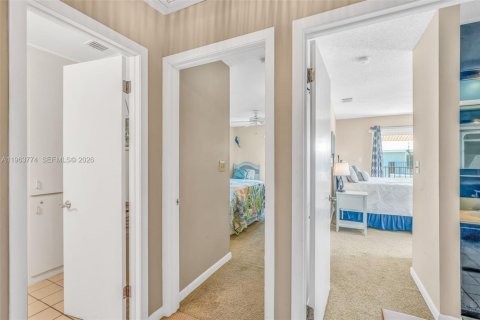 Condo in Marathon, Florida, 2 bedrooms  № 2026230 - photo 15