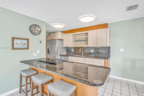 Condo in Marathon, Florida, 2 bedrooms  № 2026230 - photo 8