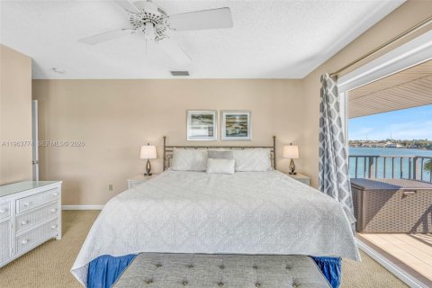 Condo in Marathon, Florida, 2 bedrooms  № 2026230 - photo 18