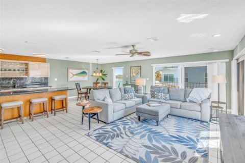 Condo in Marathon, Florida, 2 bedrooms  № 2026230 - photo 6
