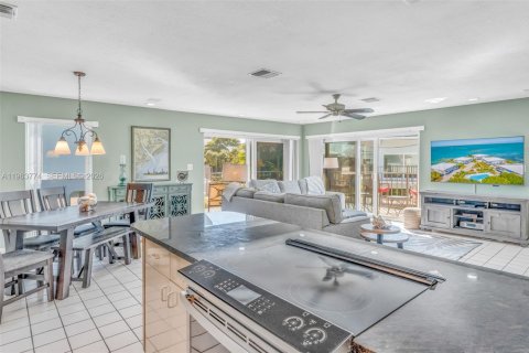 Condo in Marathon, Florida, 2 bedrooms  № 2026230 - photo 11