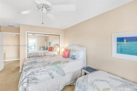 Condo in Marathon, Florida, 2 bedrooms  № 2026230 - photo 24