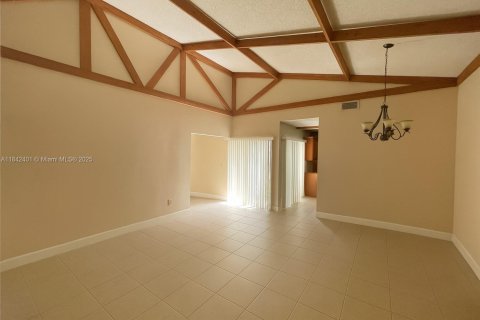 House in Sunrise, Florida 3 bedrooms, 158.58 sq.m. № 1850626 - photo 3