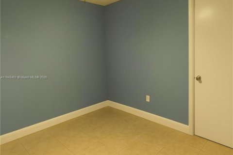 House in Sunrise, Florida 3 bedrooms, 158.58 sq.m. № 1850626 - photo 22
