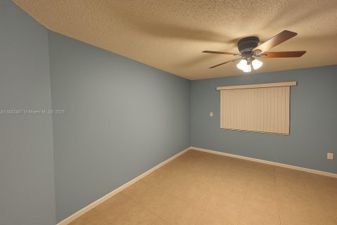 House in Sunrise, Florida 3 bedrooms, 158.58 sq.m. № 1850626 - photo 21