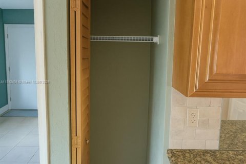 House in Sunrise, Florida 3 bedrooms, 158.58 sq.m. № 1850626 - photo 25