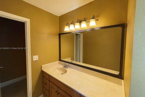 House in Sunrise, Florida 3 bedrooms, 158.58 sq.m. № 1850626 - photo 13