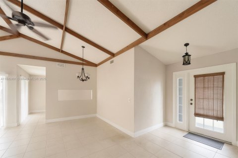 House in Sunrise, Florida 3 bedrooms, 158.58 sq.m. № 1850626 - photo 4