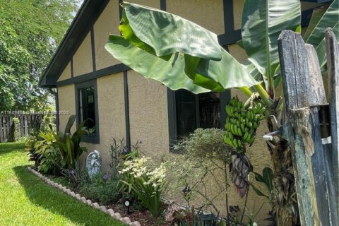 House in Sunrise, Florida 3 bedrooms, 158.58 sq.m. № 1850626 - photo 30