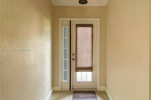 House in Sunrise, Florida 3 bedrooms, 158.58 sq.m. № 1850626 - photo 2