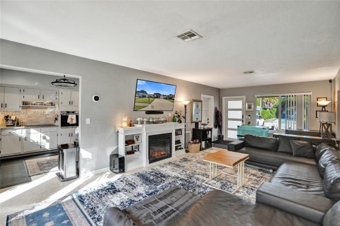 Casa en venta en North Miami Beach, Florida, 3 dormitorios, 129.88 m2 № 1992189 - foto 5