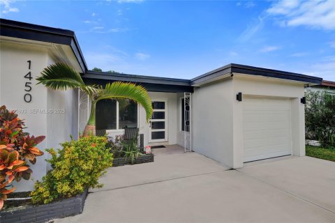 Casa en venta en North Miami Beach, Florida, 3 dormitorios, 129.88 m2 № 1992189 - foto 2