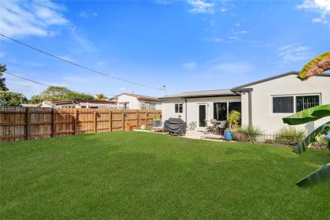 Casa en venta en North Miami Beach, Florida, 3 dormitorios, 129.88 m2 № 1992189 - foto 27