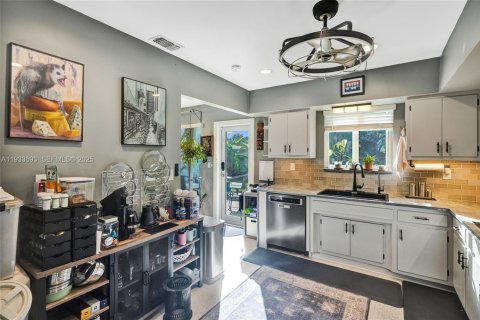 Casa en venta en North Miami Beach, Florida, 3 dormitorios, 129.88 m2 № 1992189 - foto 9