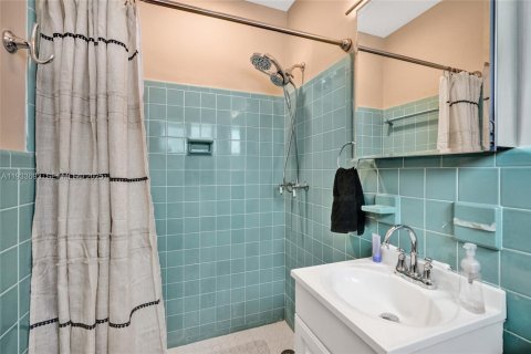 Casa en venta en North Miami Beach, Florida, 3 dormitorios, 129.88 m2 № 1992189 - foto 24