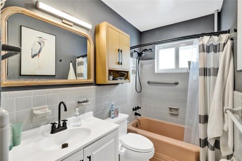 Casa en venta en North Miami Beach, Florida, 3 dormitorios, 129.88 m2 № 1992189 - foto 13