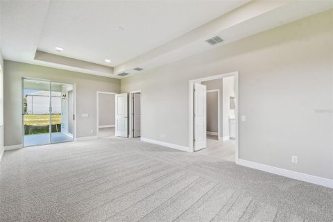 House in Zephyrhills, Florida 4 bedrooms, 277.59 sq.m. № 1608348 - photo 13