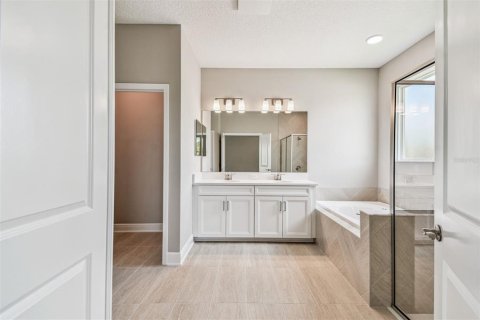 Casa en venta en Zephyrhills, Florida, 4 dormitorios, 277.59 m2 № 1608348 - foto 15