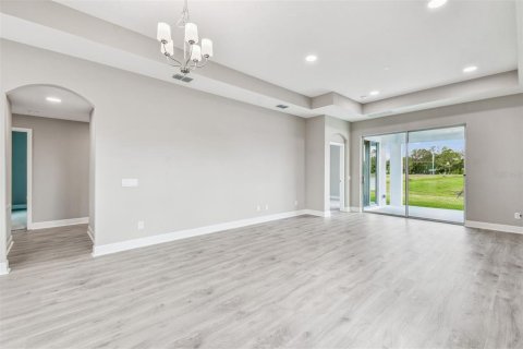 House in Zephyrhills, Florida 4 bedrooms, 277.59 sq.m. № 1608348 - photo 18