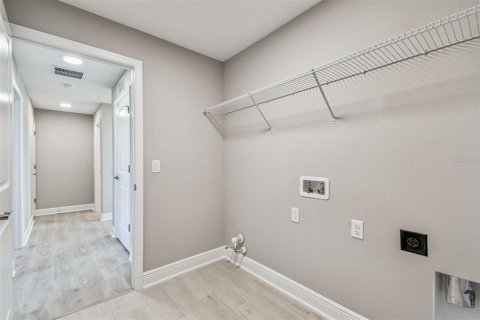 Casa en venta en Zephyrhills, Florida, 4 dormitorios, 277.59 m2 № 1608348 - foto 20