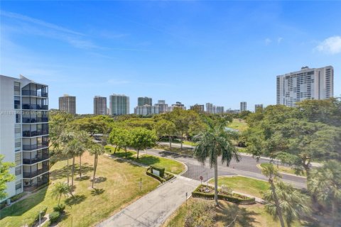 Copropriété à vendre à Aventura, Floride: 2 chambres, 87.7 m2 № 1752734 - photo 22