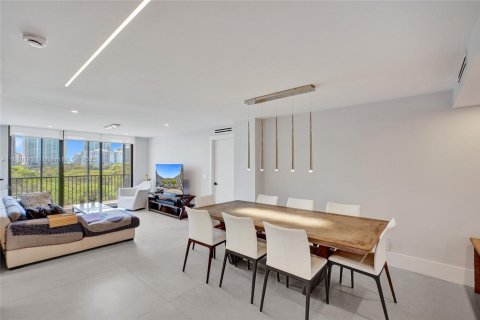 Copropriété à vendre à Aventura, Floride: 2 chambres, 87.7 m2 № 1752734 - photo 1