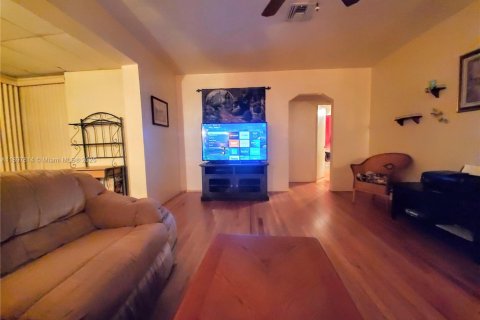 Casa en venta en Hollywood, Florida, 4 dormitorios, 149.85 m2 № 1951917 - foto 3